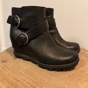 Sorel Black Ankle Boots with Wedge Heel and Rugged Sole